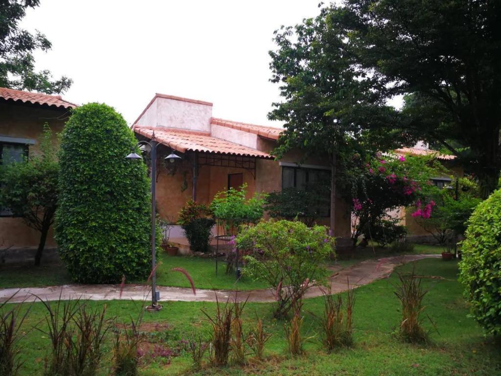 Villa Tuscany Country Resort Suan Phueng Buitenkant foto