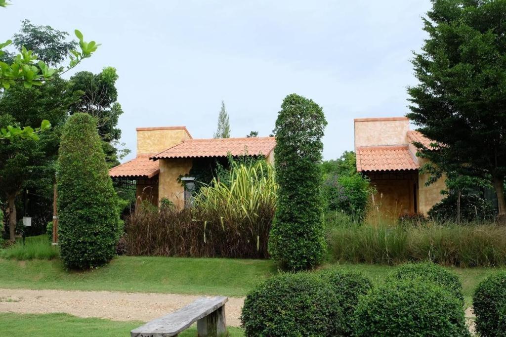 Villa Tuscany Country Resort Suan Phueng Buitenkant foto