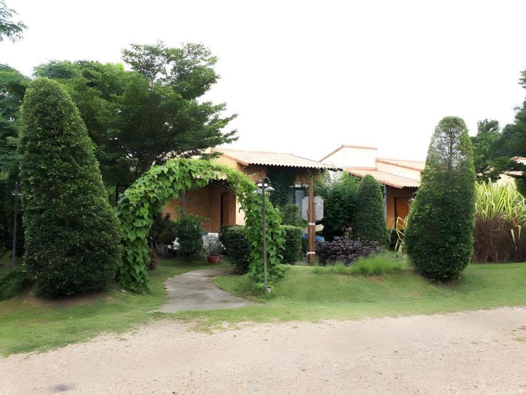 Villa Tuscany Country Resort Suan Phueng Buitenkant foto