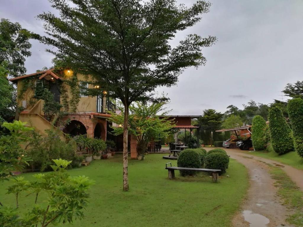 Villa Tuscany Country Resort Suan Phueng Buitenkant foto
